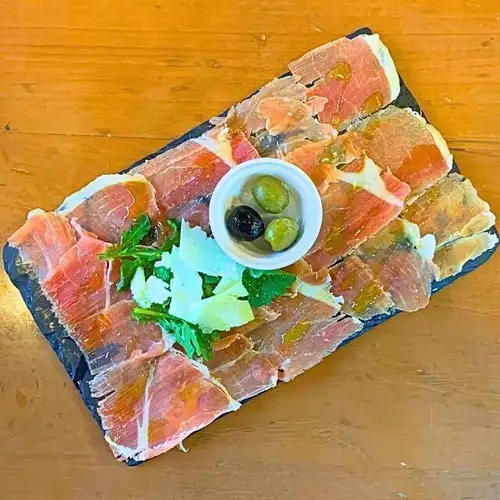 生ハム〈ハモンセラーノ〉