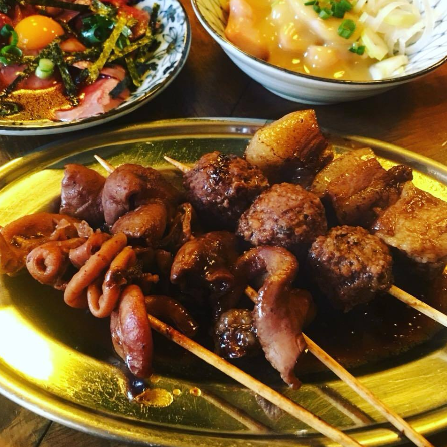 名物の最強肉豆腐や串煮込みをはじめ肉刺しも楽しめます♪