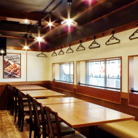 お席の移動がしやすいテーブル席は企業様の御宴会にも最適！