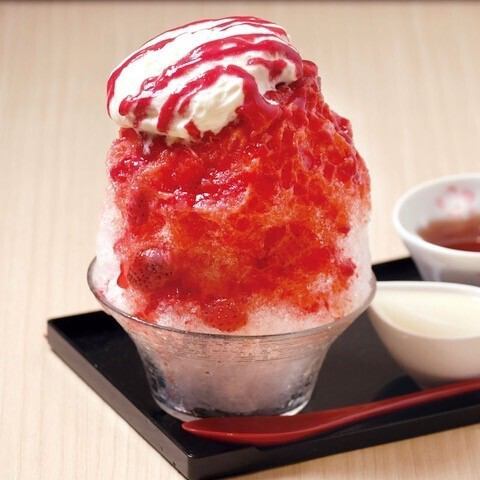まるでショートケーキ～三種のこだわりいちごシロップ～【いちごミルクこおり】
