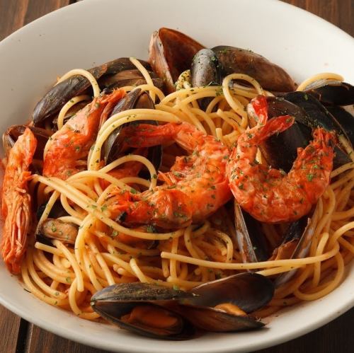 Spicy Vesuvius-style pasta with seafood and tomatoes (1-5 spiciness)