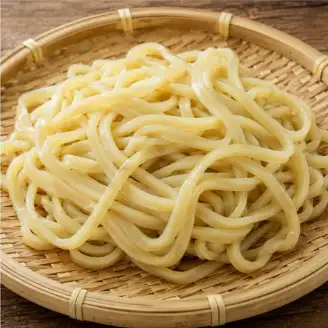 出汁香る定番の一品◆お肉を乗せても美味しい沖縄そば