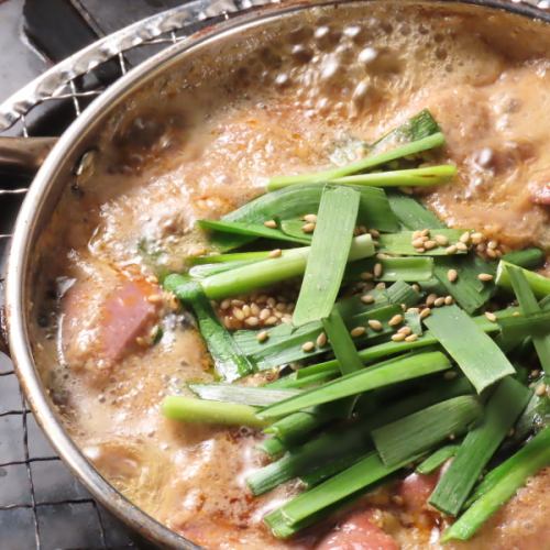 [Liver and Chives] This exquisite dish is cooked right in front of you, and the savory aroma is sure to whet your appetite!