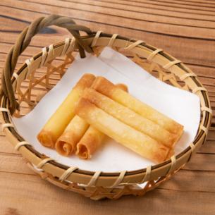 Cheese spring rolls / Fried horse mackerel [Popular] (1 piece) / Sardine tempura with plum and shiso leaves (each)