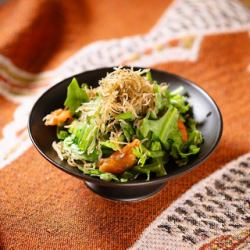 春菊と梅のナムル パリジャコ