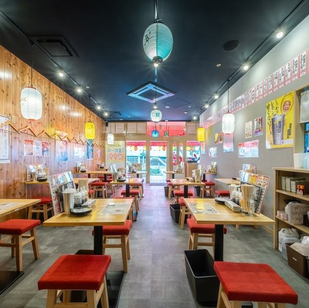 宴会最大94名迄●昭和感溢れるノスタルジックな店内●昭和レトロな店内は、インテリアにもこだわっています。≪昔ながらの大衆居酒屋≫の雰囲気は、誰でも立ち寄りやすい居心地のいい空間です。