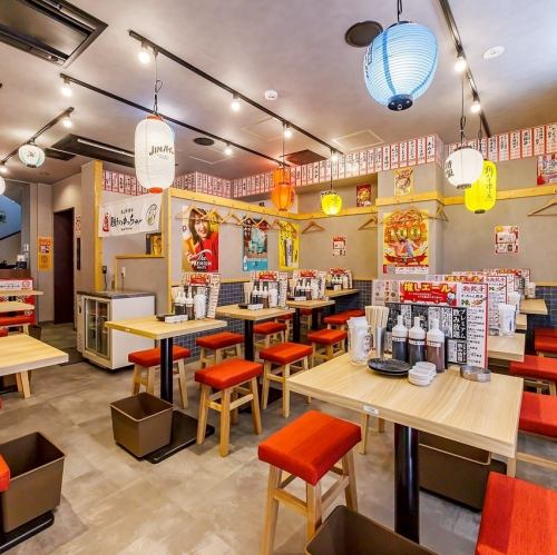 The interior of the store has a calm, modern atmosphere.We also have tatami seating where you can relax! Individuals and groups are welcome!