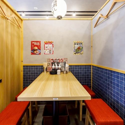 Large table seating.Recommended for large drinking parties.It is also possible to reserve it for private use.Enjoy delicious and reasonably priced food and a wide variety of alcoholic beverages with everyone!