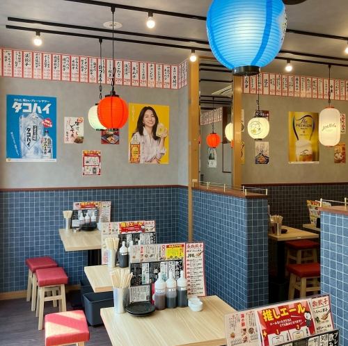 A retro interior with a nostalgic atmosphere♪.Feel free to drop in for a drink before heading home, whether you're alone or with your colleagues!