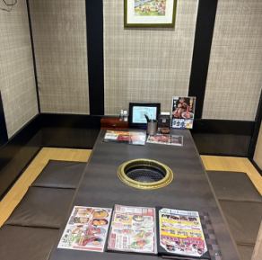 掘りごたつ式の半個室は4~12名様、TPOに合わせて組み合わせできますので、お気軽にご相談ください。