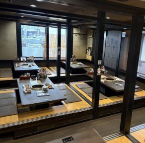 宴会最大収容人数は70名様。掘りごたつ式テーブル4名~50名様等、TPOに合わせて組み合わせできますので、お気軽にご相談ください。