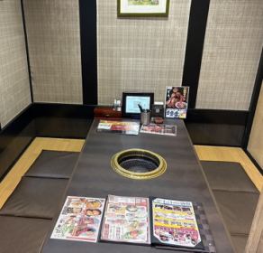 宴会最大収容人数は70名様。掘りごたつ式の半個室は4~15名様、4名~32名様、4名~50名様等、TPOに合わせて組み合わせできますので、お気軽にご相談ください。