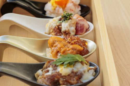 【一口サイズで、見た目にも華やかで食べる楽しさを引き立てます。】スプーン寿司5個+お惣菜3品