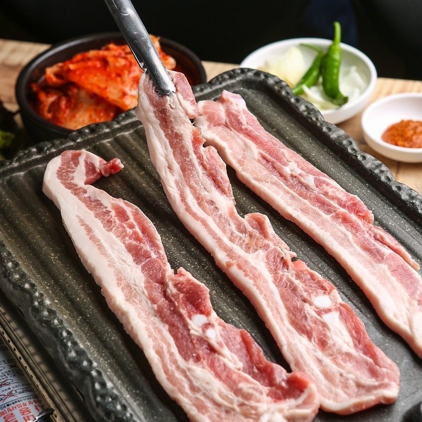 일품 점심 + 한국 소접시 요리 30 종류 뷔페가 1800 엔 ~