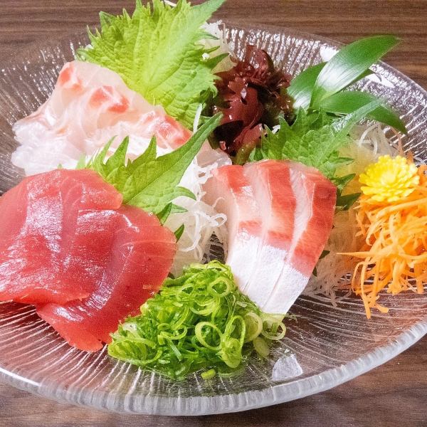 朝どれ鮮魚！店内でさばいた新鮮なお刺身盛り合わせ