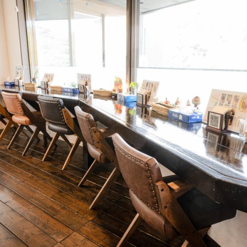 店内共有10个吧台座位，即使您是一个人也可以轻松入座。您可以按照自己的节奏享用餐点。