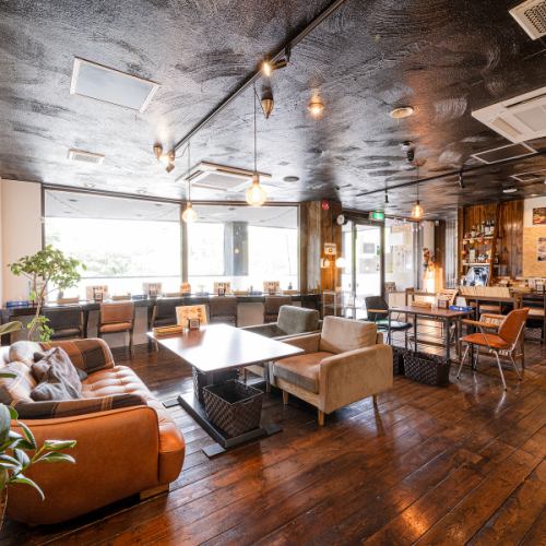 该场地可供 15 人或以上的团体专租。您可以在私人空间中享受时光，而不必担心周围的其他人。还提供派对计划。