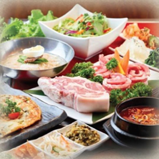 【飲み放題付】『わら焼き骨付き サムギョプサルコース』5000円(税込)