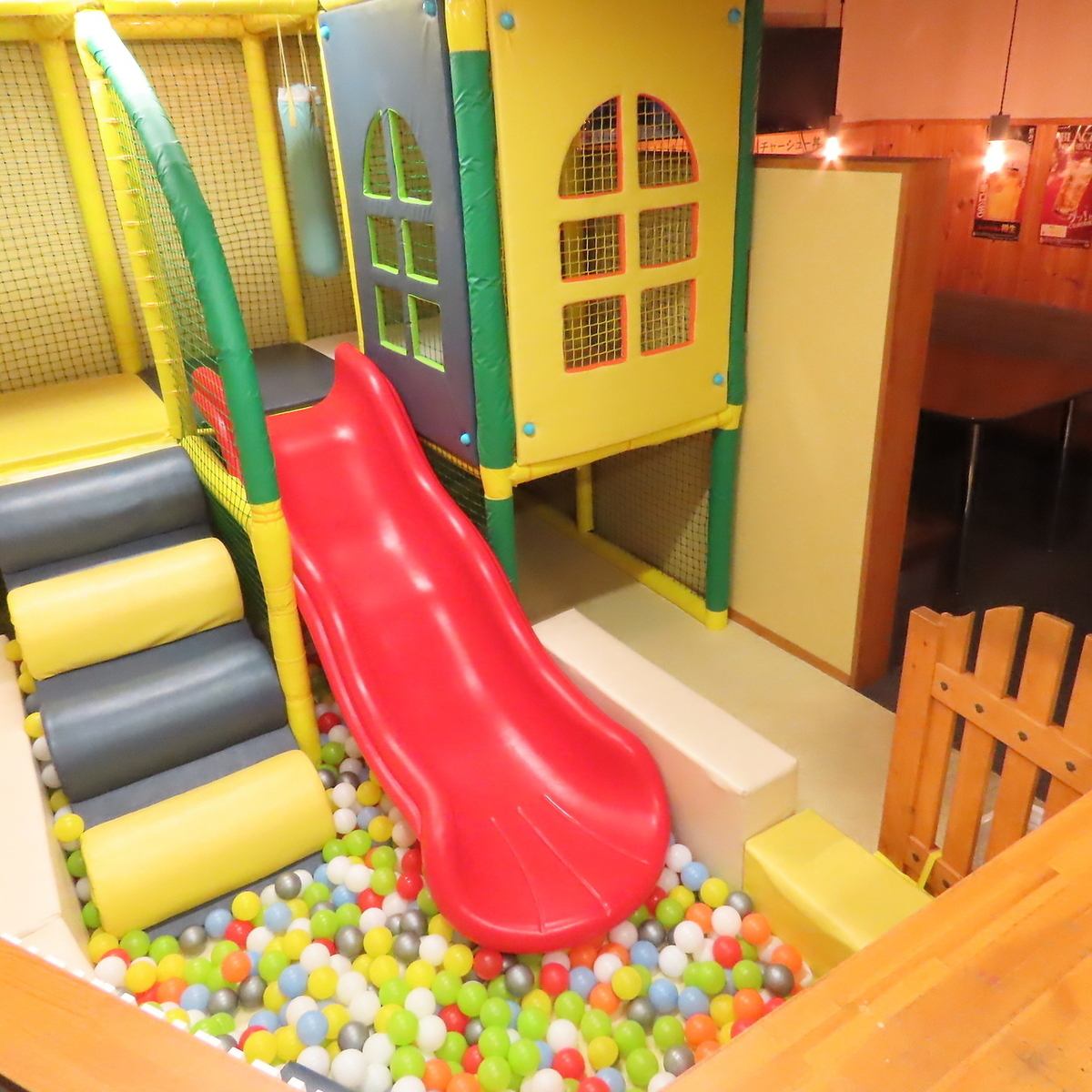 Children are welcome! Kids' space available!