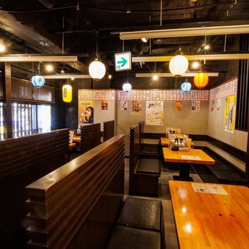 <Open and relaxing seating♪> You can relax in a spacious space.It's a perfect place for a meal with family or friends.Even if the number of people increases, we can accommodate you by connecting the seats, so please feel free to contact us.