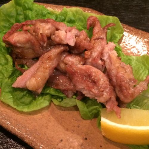 Charcoal-grilled young chicken meat