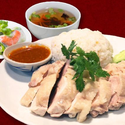 小皿でさらに食べ応えアップ！タイ料理をランチから満喫