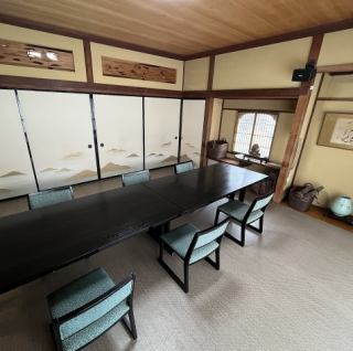 Private room for up to 10 people