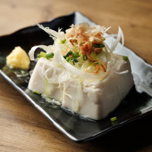 Cold tofu topped with condiments