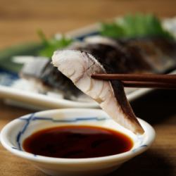 Marinated mackerel sashimi