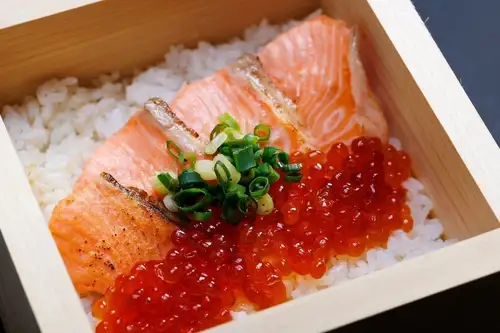 信州サーモンとイクラの親子飯　一人前