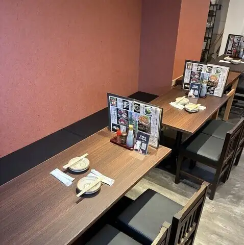 我们也接受私人活动的预订!如有大型宴会需求,例如公司聚会和同学聚会,请随时与我们联系。我们宽敞的餐厅可供您预订举办私人活动,让您尽情享受欢乐时光,而无需担心打扰他人。在我们可容纳20-50人的场地,创造难忘的回忆!
