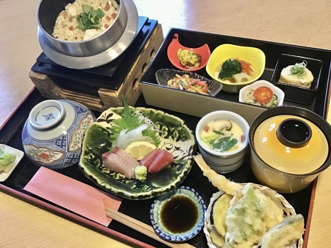 【ランチ】お刺身、天ぷらボリュームup！　釜めし御膳