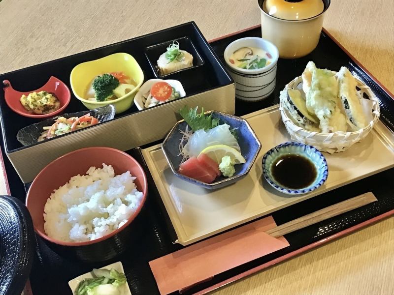 【ランチ】全7品！旬菜小箱・デザートも♪旬菜二段弁当1700円(税込)※席数が少ない為、ご予約がオススメ！