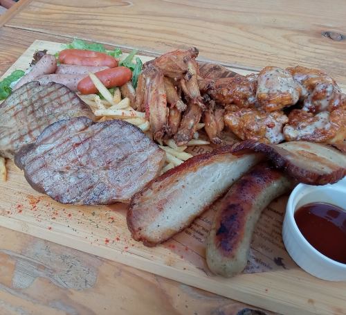 アメリカ肉祭り　食事にもおつまみにもＧＯＯＤ！　ランチタイムから注文可能になりました！