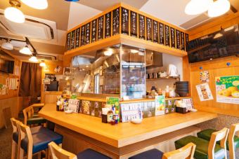 広々2フロアの店内1階席はカウンター中心の20席！ご要望に合わせて喫煙席も◎一人飲みでもさくっと0次会でもお気軽にご利用ください♪★＜忘年会・新年会・宴会・団体様歓迎＞