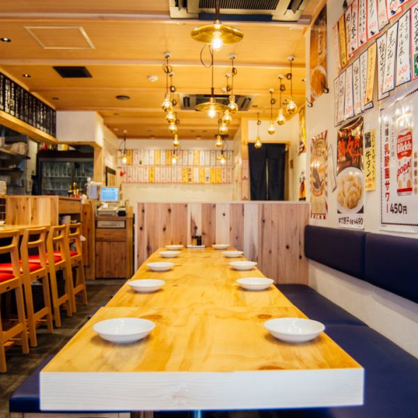 1人飲みでも宴会でも♪気軽にお使いいただける大衆酒場です。お席のみのご予約は当日ネットでも受け付けております！早い時間からちょい飲みにも使えます♪待ち合わせにも◎　当店では、お客様のご要望に応じて、喫煙可能席をご用意しております。愛煙家の方もお気軽にお越しください＜忘年会・新年会・宴会・団体様歓迎＞