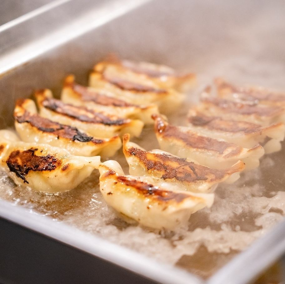 15時からOPEN！自慢の餃子と生ビールでサク飲みいかがでしょうか