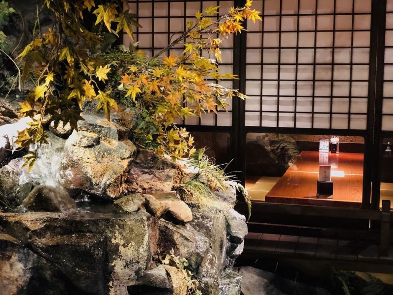 [Private rooms available for parties of 2 or more] Our restaurant has a relaxed atmosphere and offers a variety of seating options, including private tables and sunken kotatsu rooms.We will guide you to the room according to your needs, from small to large groups.Please take your time and relax.