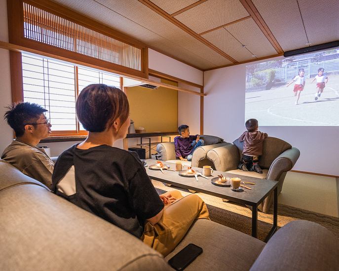 周りを気にせず楽しめる個室。お子様メニューやスイーツも充実！