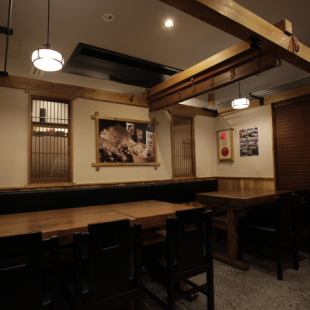 It is a table seating for up to 6 people.The atmosphere is calm and the restaurant has an old-fashioned structure where you can enjoy delicious regional cuisine and local sake.Please forget the time and enjoy it to the fullest.