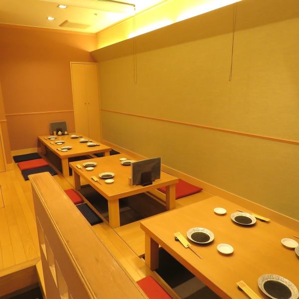 [A space reminiscent of Japanese style!] The inside of the restaurant has a warm atmosphere reminiscent of Japanese style! The sunken kotatsu seats can be connected to accommodate up to 14 people.◎Enjoy Japanese food in a casual restaurant-like space. It is perfect for all kinds of banquets!
