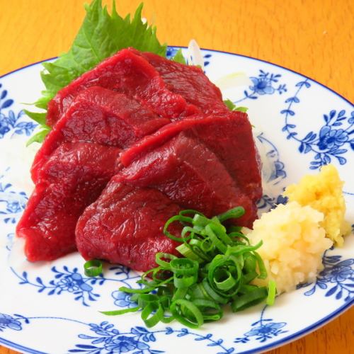 [Excellent compatibility with sake!] Horse sashimi