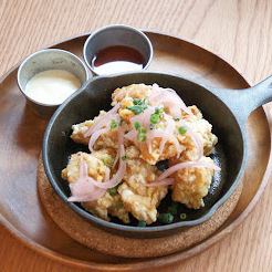 Deep fried chicken with two types of sauce