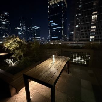 東京駅やビルの望めるテラスも完備※テイクアウトのみ。予約は承っておりません。