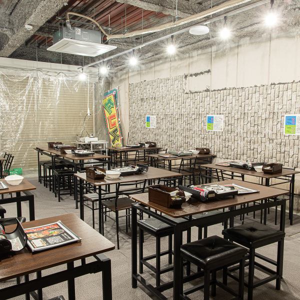 昼光色で明るくワイワイできるのが嬉しいポイント！心地よい空間で、お食事や会話を存分にお楽しみいただける♪木のぬくもりを感じさせる暖かみのある店内はご友人やご家族で気兼ねなくご来店下さい。