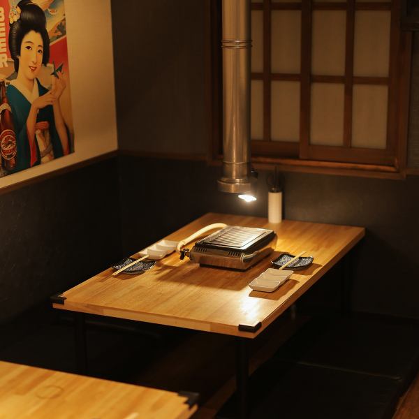 [1 minute walk from Tenjinbashisuji Rokuchome Station] The spacious tatami seating has a warm atmosphere where you can feel the warmth of wood.The simple yet sophisticated interior creates a special atmosphere for meals and drinking parties with loved ones.Each table is equipped with a smokeless roaster, so you can enjoy yakiniku in comfort without worrying about smoke.Enjoy the finest yakiniku in a cozy and sophisticated space.