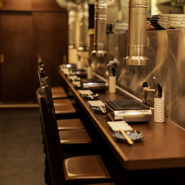 [Counter seats/single diners welcome] The restaurant also has counter seats, so even single diners or small groups can feel free to use the restaurant.You can enjoy a special moment while enjoying the fragrant aroma of the meat being grilled right in front of you.*Hidaka Shoten Umeda store is an unmanned yakiniku restaurant, but the Tenma store is a regular yakiniku restaurant.