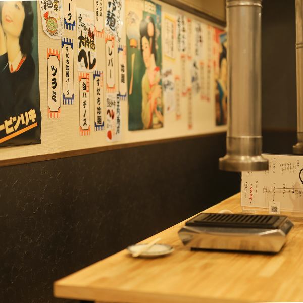 【お座敷席/各種ご宴会に】4名様テーブルをお繋ぎして最大25名様でご案内が可能です。ご友人との飲み会やご宴会にも最適。駅近のくつろげる空間で、心行くまでご宴会やお食事をお楽しみください。黒毛和牛や特製のタレで味わう一品一品で、贅沢なひとときを。