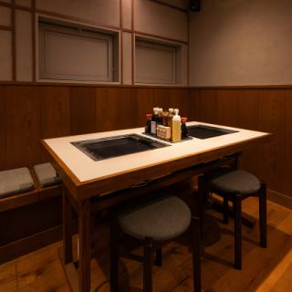2F 2名テーブル