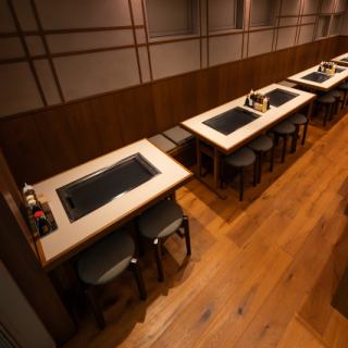 2F 4名テーブル